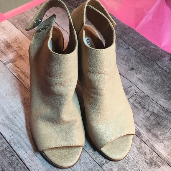 Steve Madden tan boot shoes. Size 7 1/2B. EUC - Picture 3 of 8